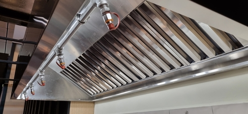 Stainless,Steel,Shiny,Exhaust,Hood,With,Grease,Baffles,And,Fire